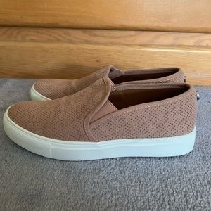 Women’s light pink Steve Madden Zarayy Skate Shoe